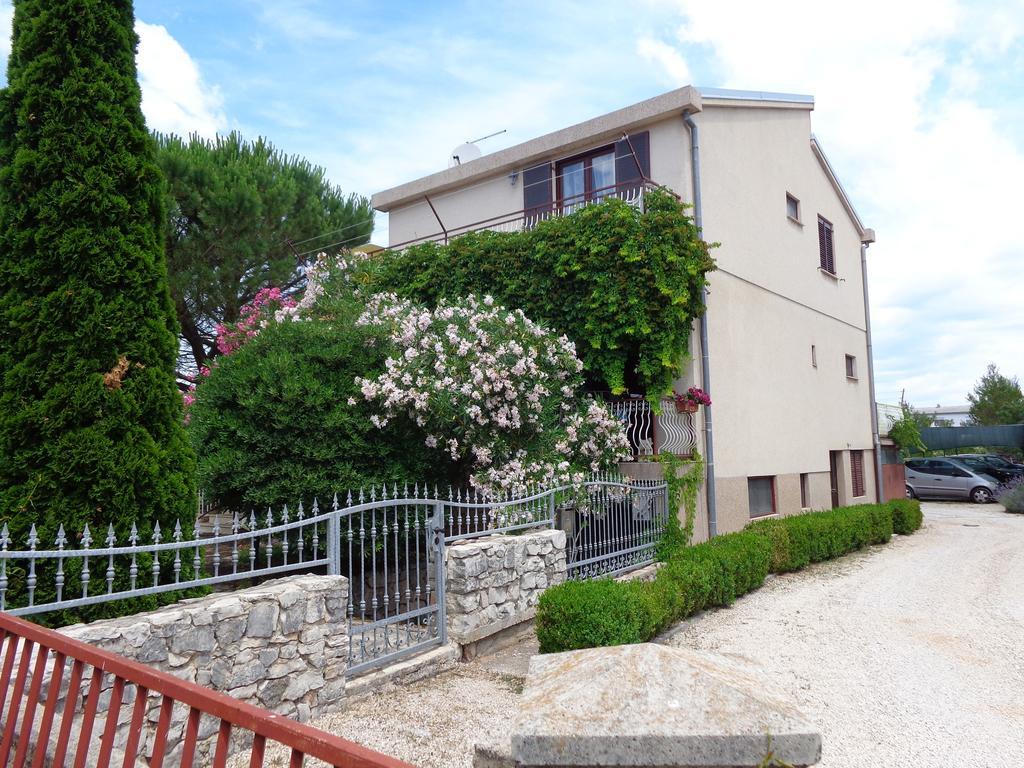 I & S Apartments Vodice Exteriör bild